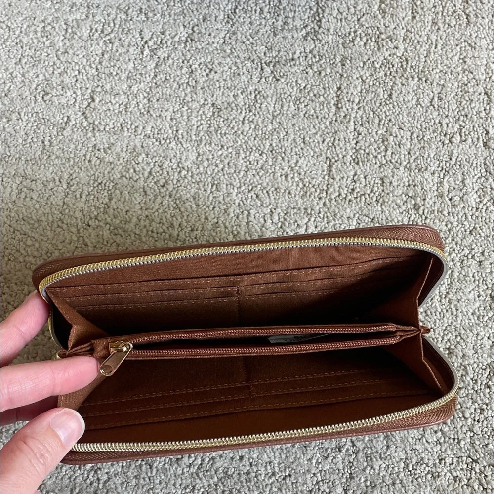 Danielle Nicole Brown backpack and wallet - Picture 4 of 14